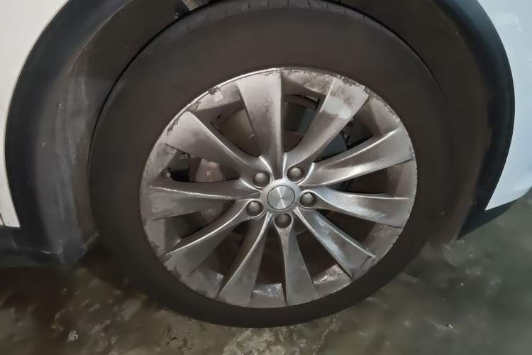 Used Tesla Model X 2016 X 75D Right Front Wheel Hub