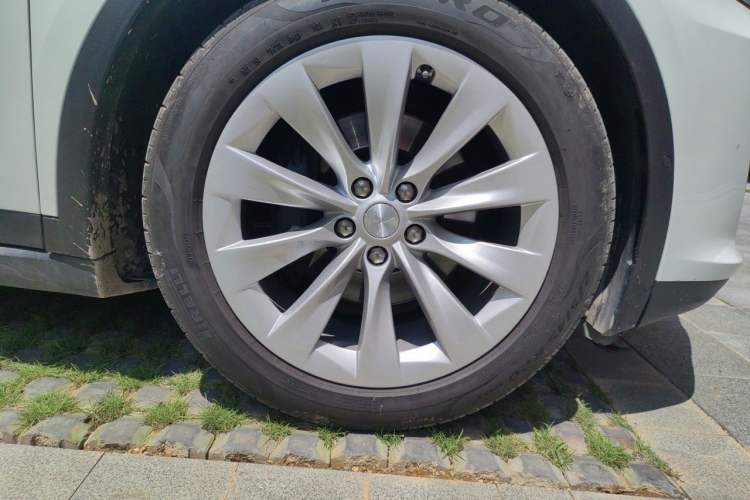 Used Tesla Model X 2016 X 75D Right Front Wheel Hub