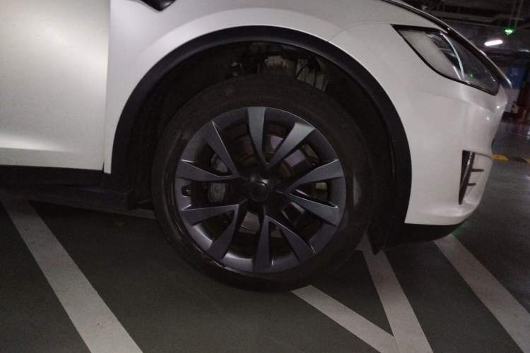 Used Tesla Model X 2016 X 75D Right Front Wheel Hub