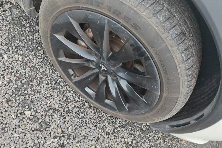 Used Tesla Model X 2016 X 90D Right Front Wheel Hub