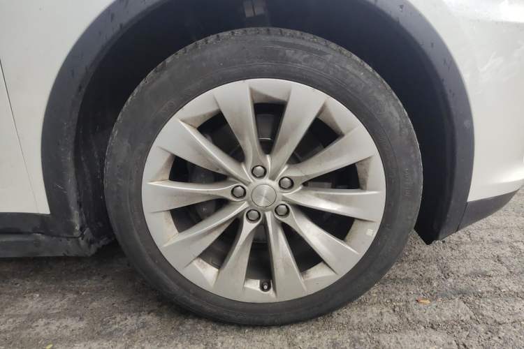 Used Tesla Model X 2016 X 75D Right Front Wheel Hub