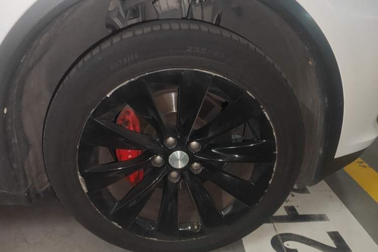 Used Tesla Model X 2016 X 75D Right Front Wheel Hub
