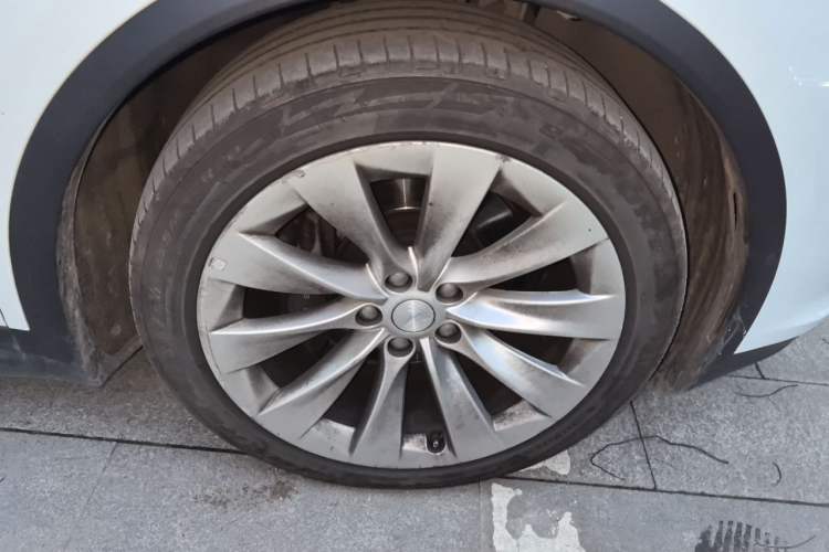 Used Tesla Model X 2016 X 90D Right Front Wheel Hub
