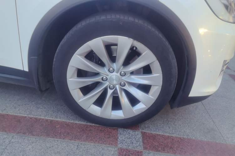 Used Tesla Model X 2016 X 75D Right Front Wheel Hub