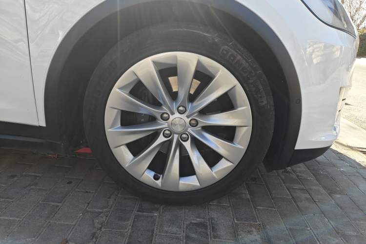 Used Tesla Model X 2016 X 75D Right Front Wheel Hub