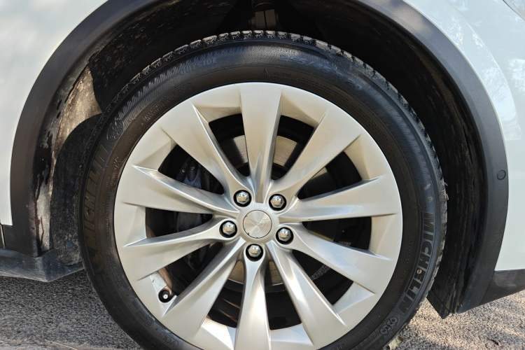 Used Tesla Model X 2016 X 75D Right Front Wheel Hub