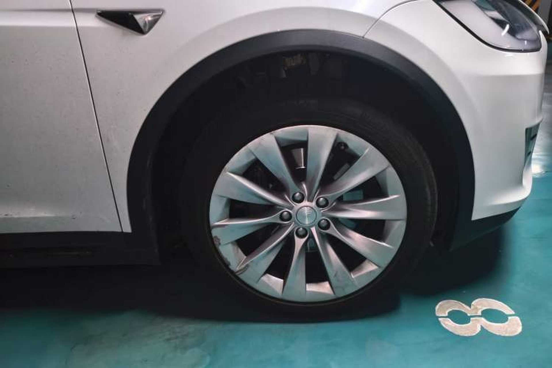 Used Tesla Model X 2016 X 75D Right Front Wheel Hub