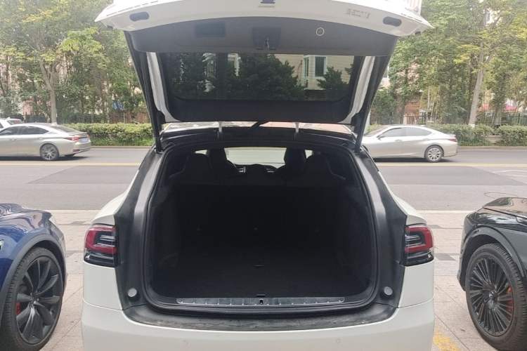 Used Tesla Model X 2016 X 75D Trunk