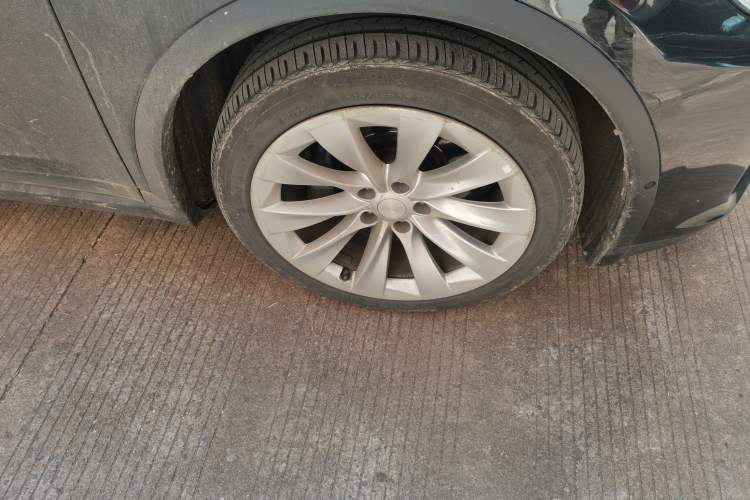 Used Tesla Model X 2017 X 100D Long Range Edition Right Front Wheel Hub
