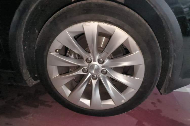 Used Tesla Model X 2017 X 100D Long Range Edition Right Front Wheel Hub