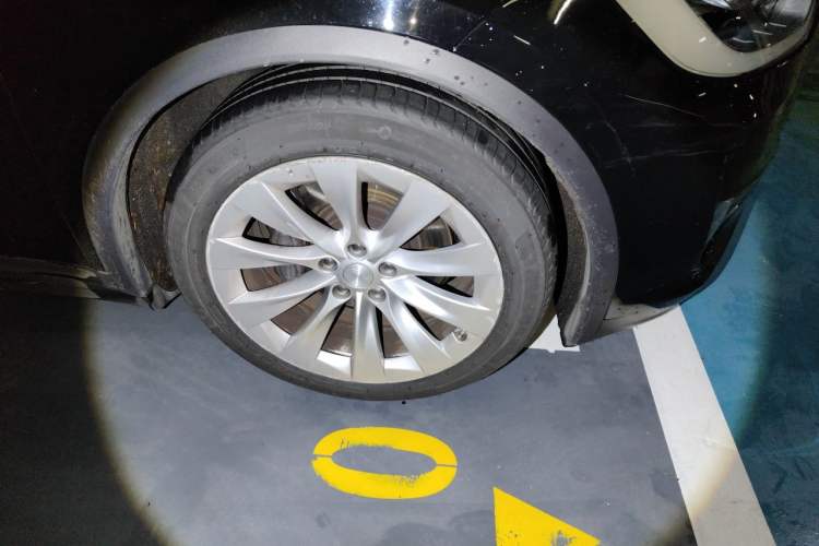 Used Tesla Model X 2017 X 100D Long Range Edition Right Front Wheel Hub