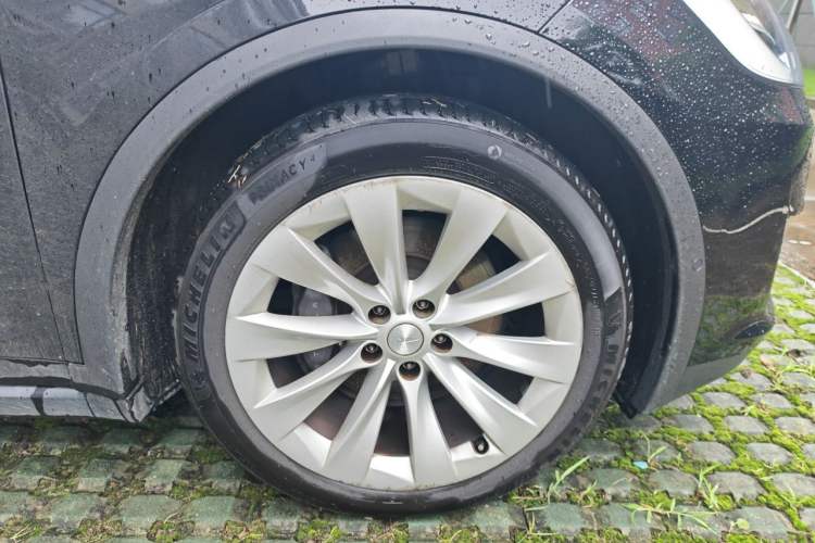 Used Tesla Model X 2017 X 100D Long Range Edition Right Front Wheel Hub