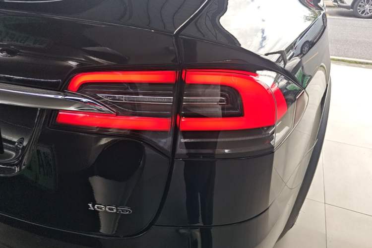 Used Tesla Model X 2017 X 100D Long Range Edition Right Rear Taillight