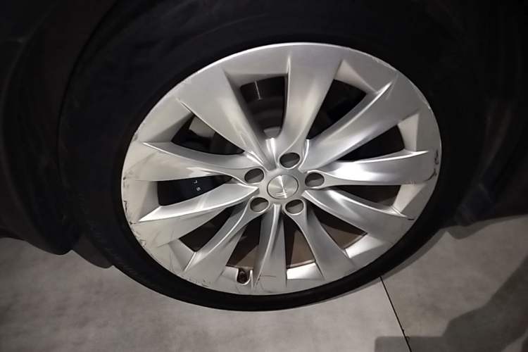 Used Tesla Model X 2017 X 100D Long Range Edition Right Rear Wheel Hub