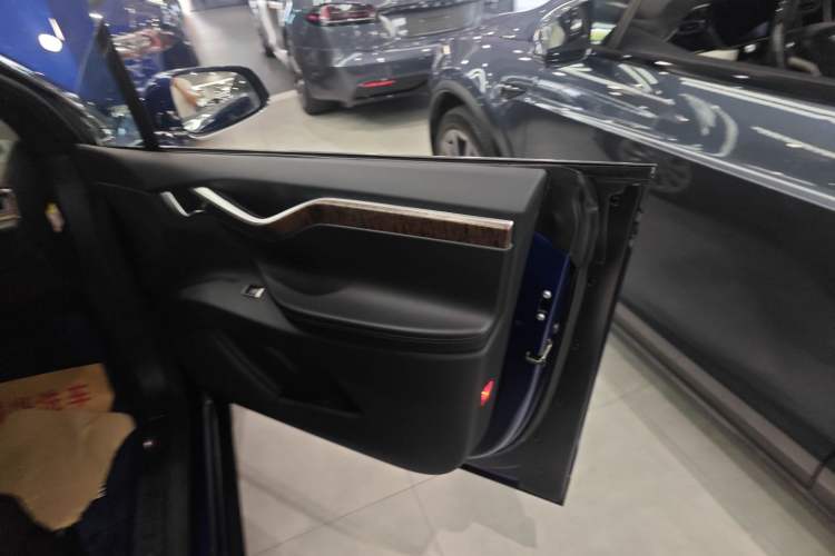 Used Tesla Model X 2017 X 100D Long Range Edition Interior 5