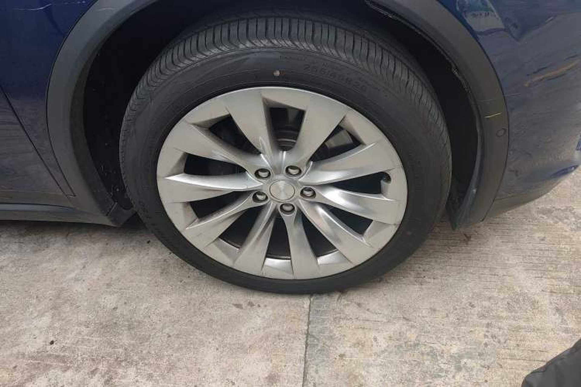 Used Tesla Model X 2017 X 100D Long Range Edition Right Front Wheel Hub