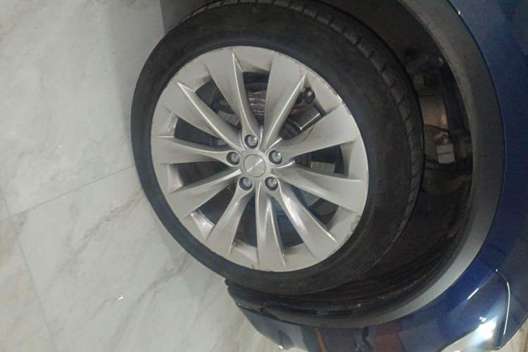 Used Tesla Model X 2017 X 100D Long Range Edition Right Front Wheel Hub