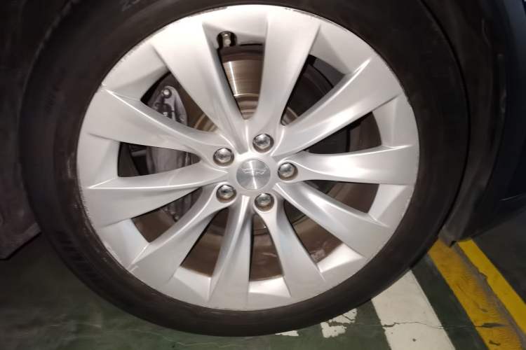 Used Tesla Model X 2017 X 100D Long Range Edition Right Front Wheel Hub