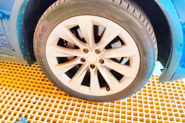 Used Tesla Model X 2017 X 100D Long Range Edition Right Front Wheel Hub