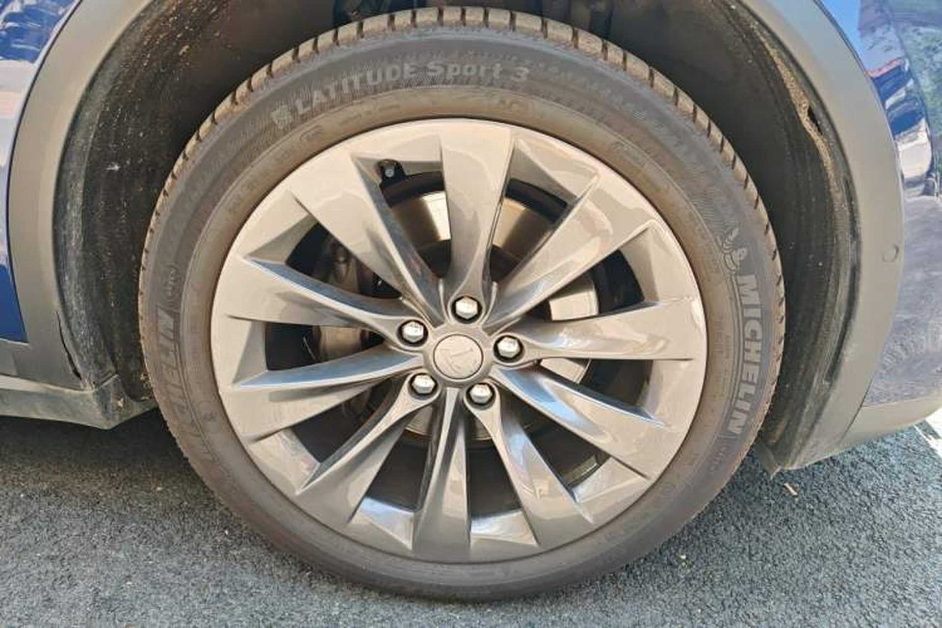 Used Tesla Model X 2017 X 100D Long Range Edition Right Front Wheel Hub