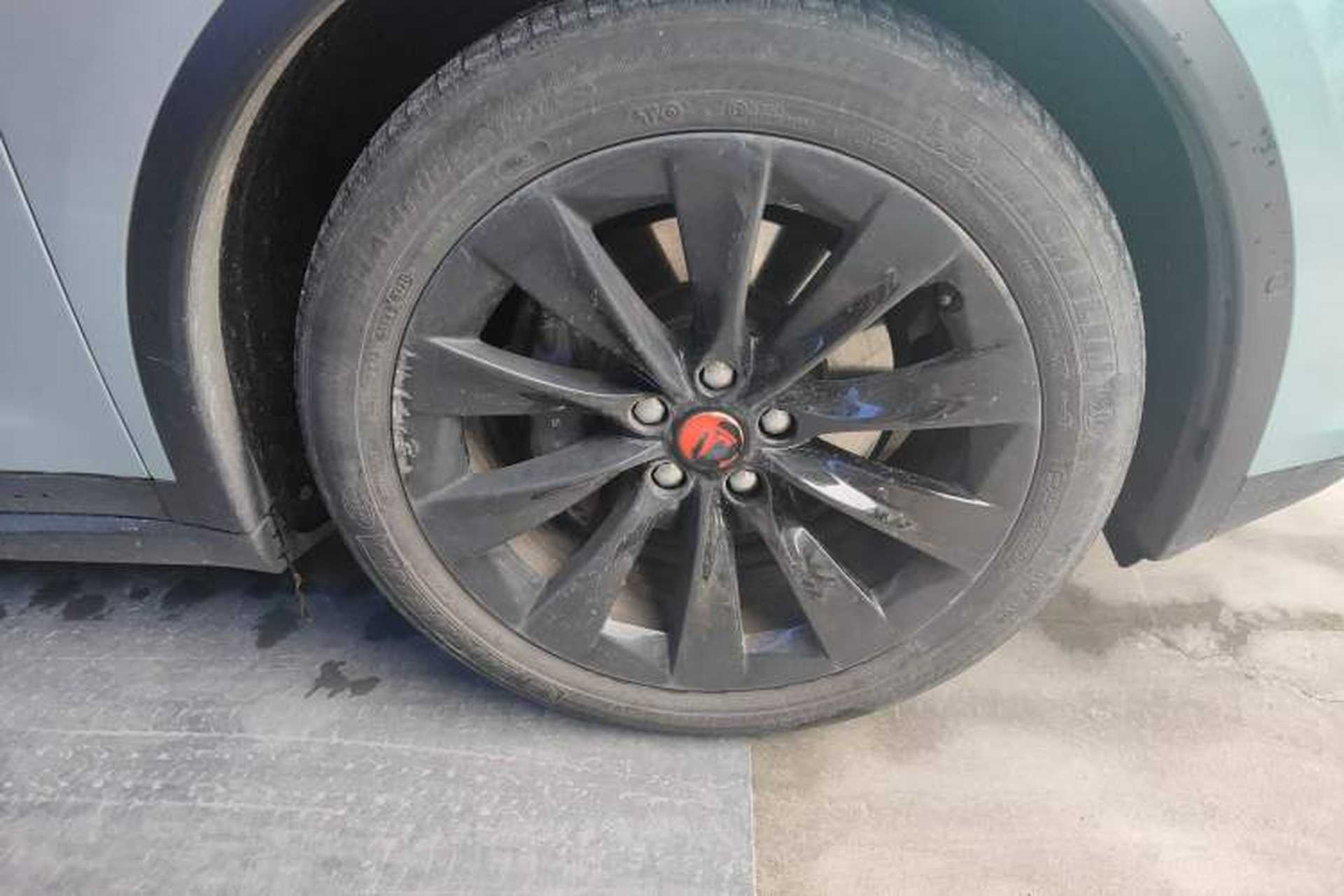 Used Tesla Model X 2017 X 100D Long Range Edition Right Front Wheel Hub