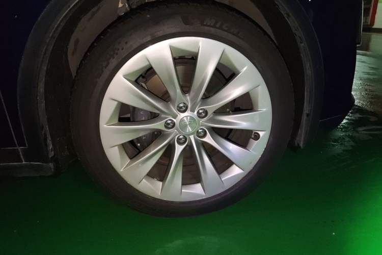 Used Tesla Model X 2017 X 100D Long Range Edition Right Front Wheel Hub