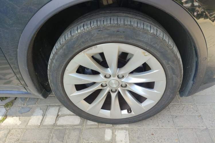 Used Tesla Model X 2017 X 100D Long Range Edition Right Front Wheel Hub