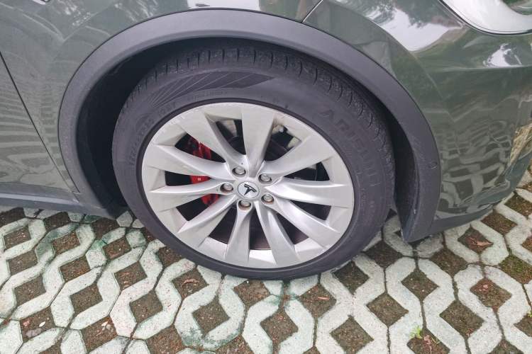 Used Tesla Model X 2017 X 100D Long Range Edition Right Front Wheel Hub