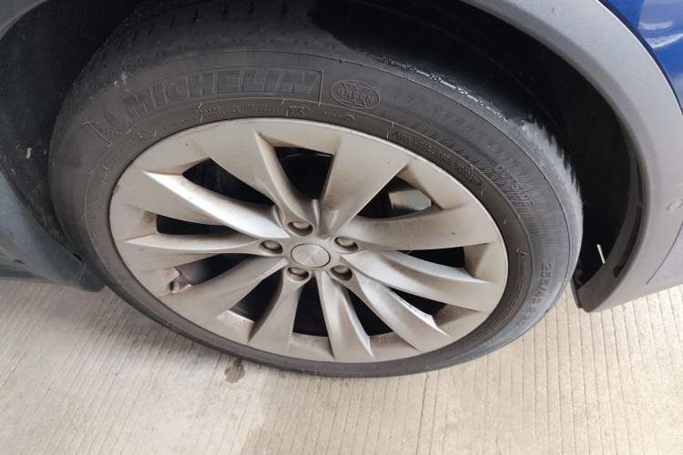 Used Tesla Model X 2017 X 100D Long Range Edition Right Front Wheel Hub
