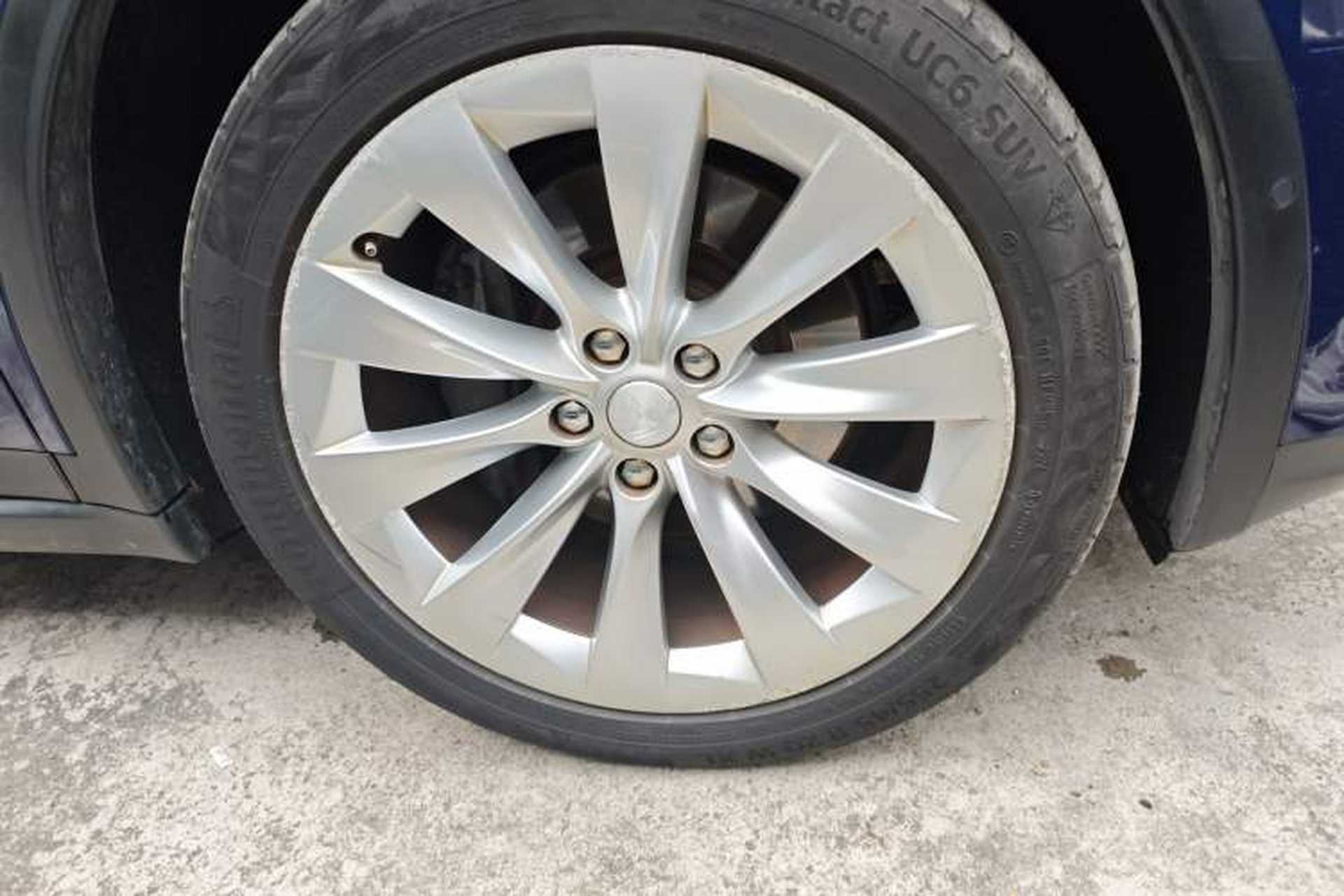 Used Tesla Model X 2017 X 100D Long Range Edition Right Front Wheel Hub