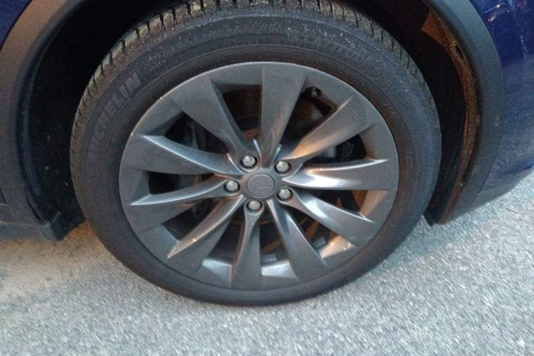 Used Tesla Model X 2017 X 100D Long Range Edition Right Front Wheel Hub