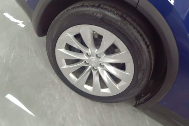 Used Tesla Model X 2017 X 100D Long Range Edition Right Rear Wheel Hub