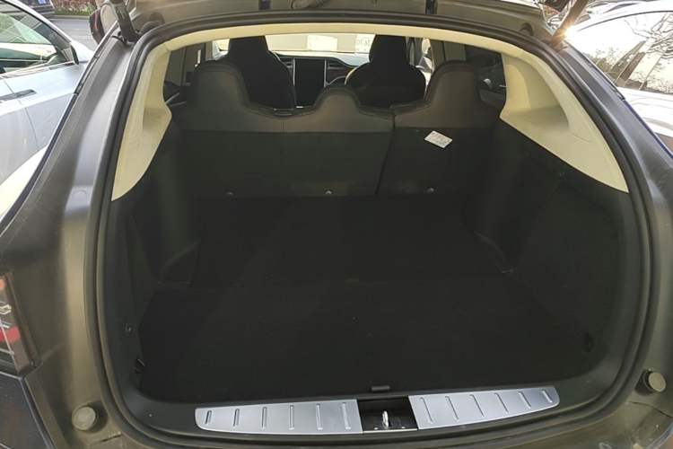 Used Tesla Model X 2017 X 100D Long Range Edition Trunk