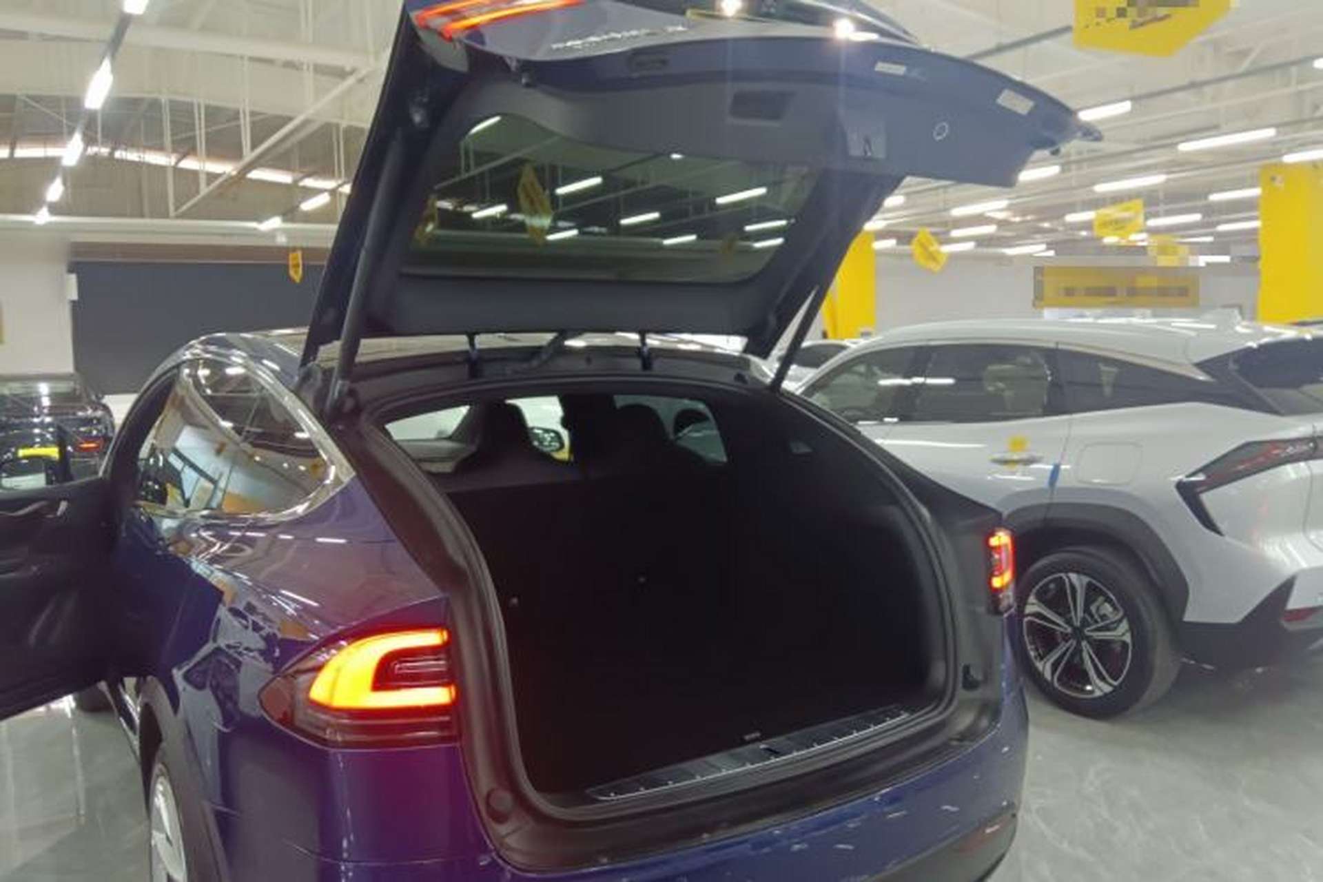 Used Tesla Model X 2017 X 100D Long Range Edition Trunk