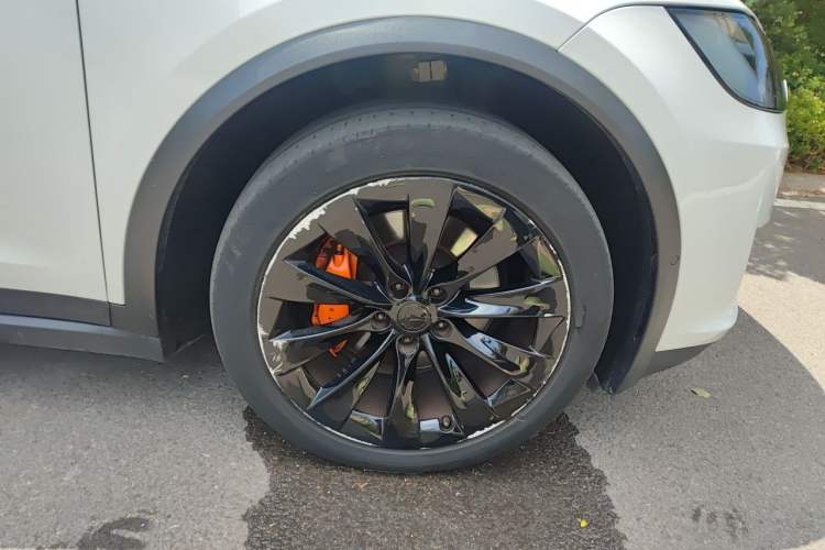 Used Tesla Model X 2017 X 100D Long Range Edition Right Front Wheel Hub