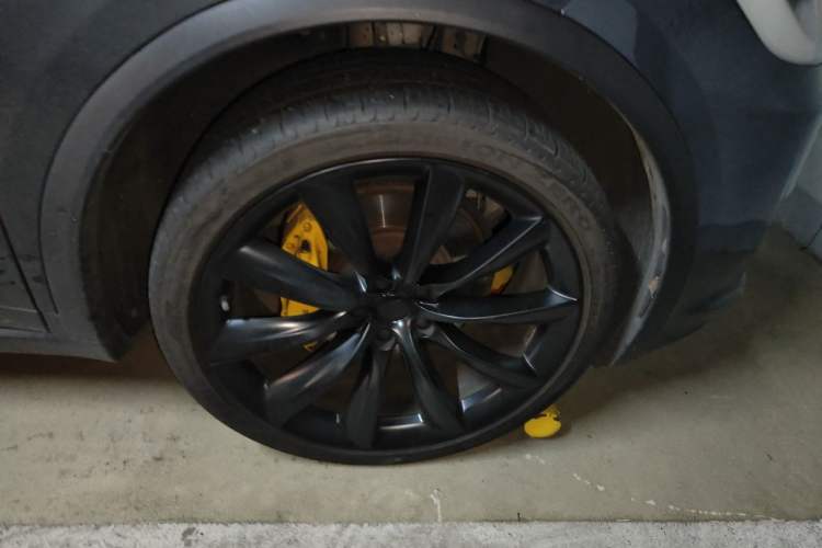 Used Tesla Model X 2017 X 100D Long Range Edition Right Front Wheel Hub