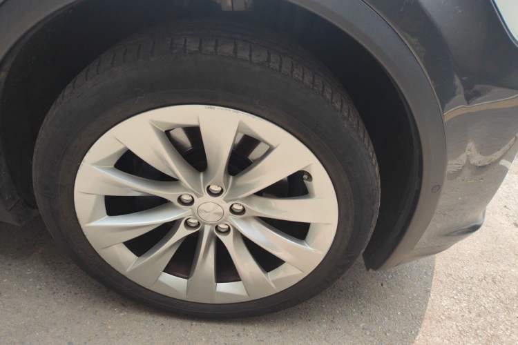 Used Tesla Model X 2017 X 100D Long Range Edition Right Front Wheel Hub