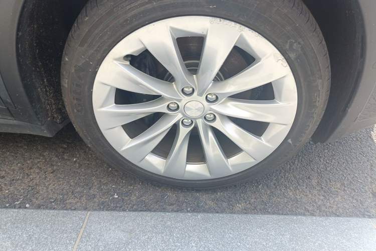Used Tesla Model X 2017 X 100D Long Range Edition Right Front Wheel Hub