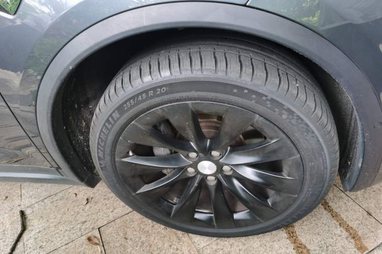 Used Tesla Model X 2017 X 100D Long Range Edition Right Front Wheel Hub