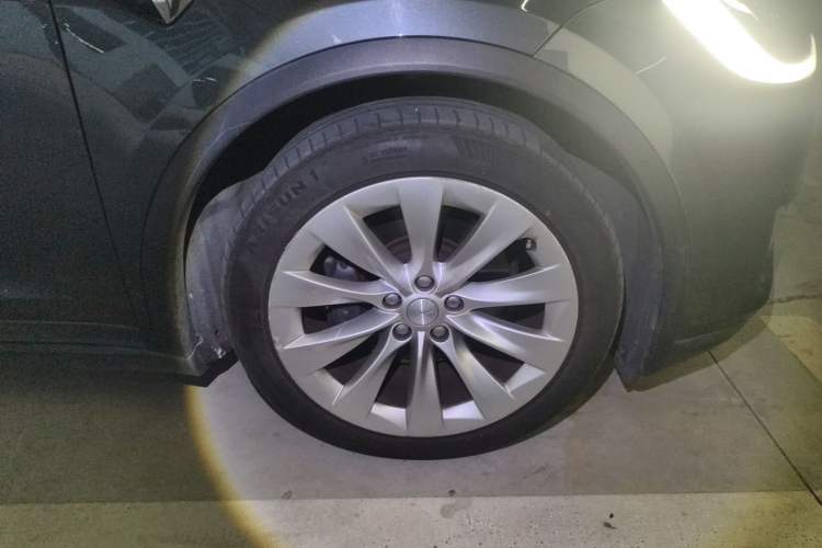 Used Tesla Model X 2017 X 100D Long Range Edition Right Front Wheel Hub