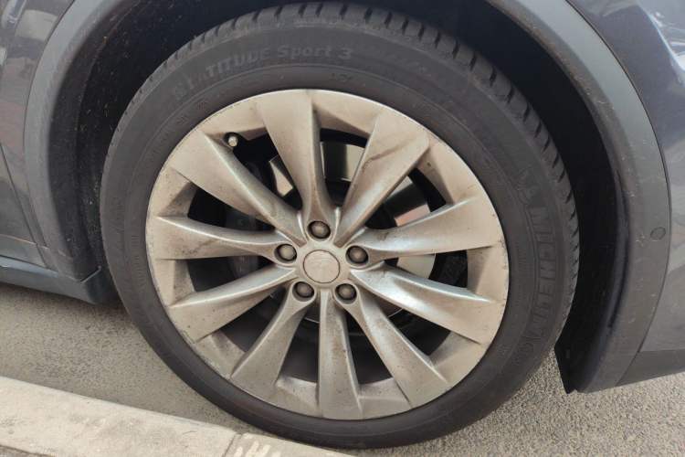 Used Tesla Model X 2017 X 100D Long Range Edition Right Front Wheel Hub