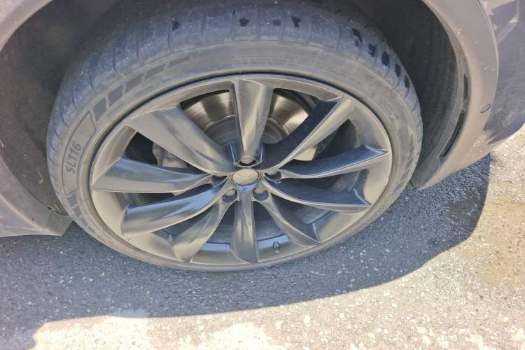 Used Tesla Model X 2017 X 100D Long Range Edition Right Front Wheel Hub