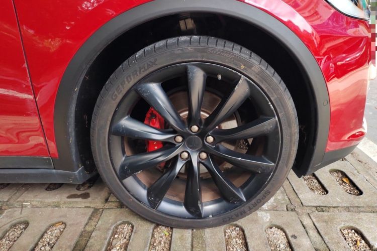 Used Tesla Model X 2017 X 100D Long Range Edition Right Front Wheel Hub