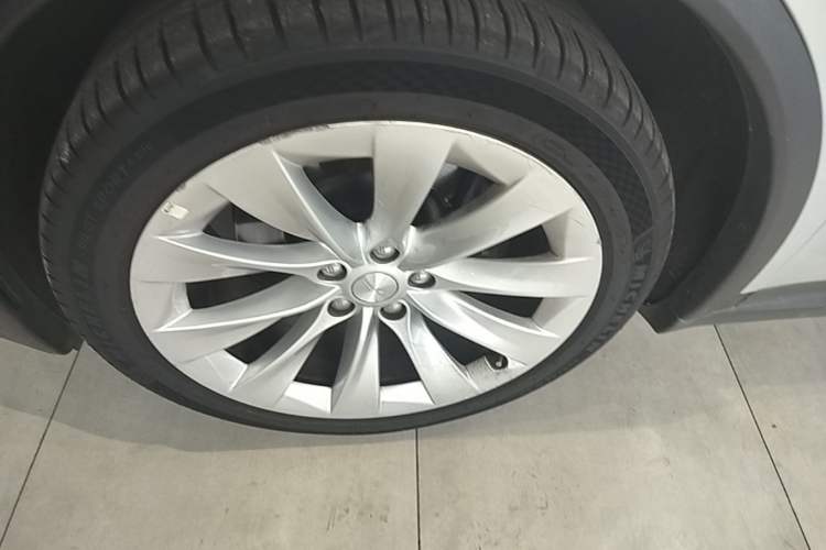 Used Tesla Model X 2017 X 100D Long Range Edition Left Front Wheel Hub