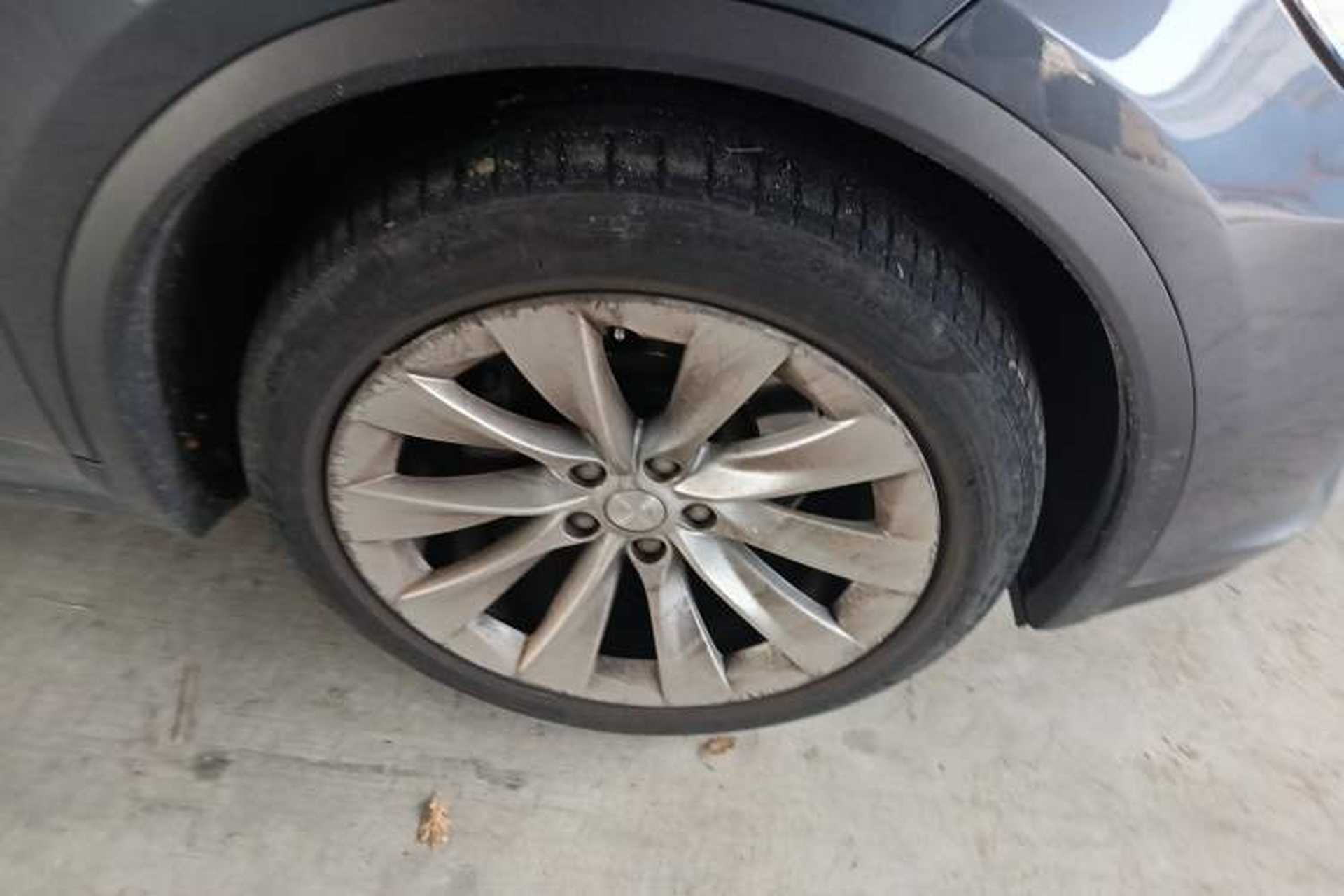 Used Tesla Model X 2017 X 100D Long Range Edition Right Front Wheel Hub