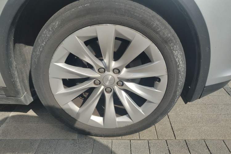Used Tesla Model X 2017 X 100D Long Range Edition Right Front Wheel Hub