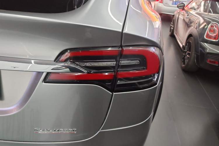 Used Tesla Model X 2017 X 100D Long Range Edition Right Rear Taillight