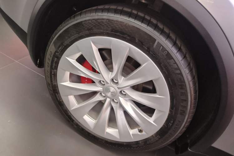 Used Tesla Model X 2017 X 100D Long Range Edition Right Rear Wheel Hub