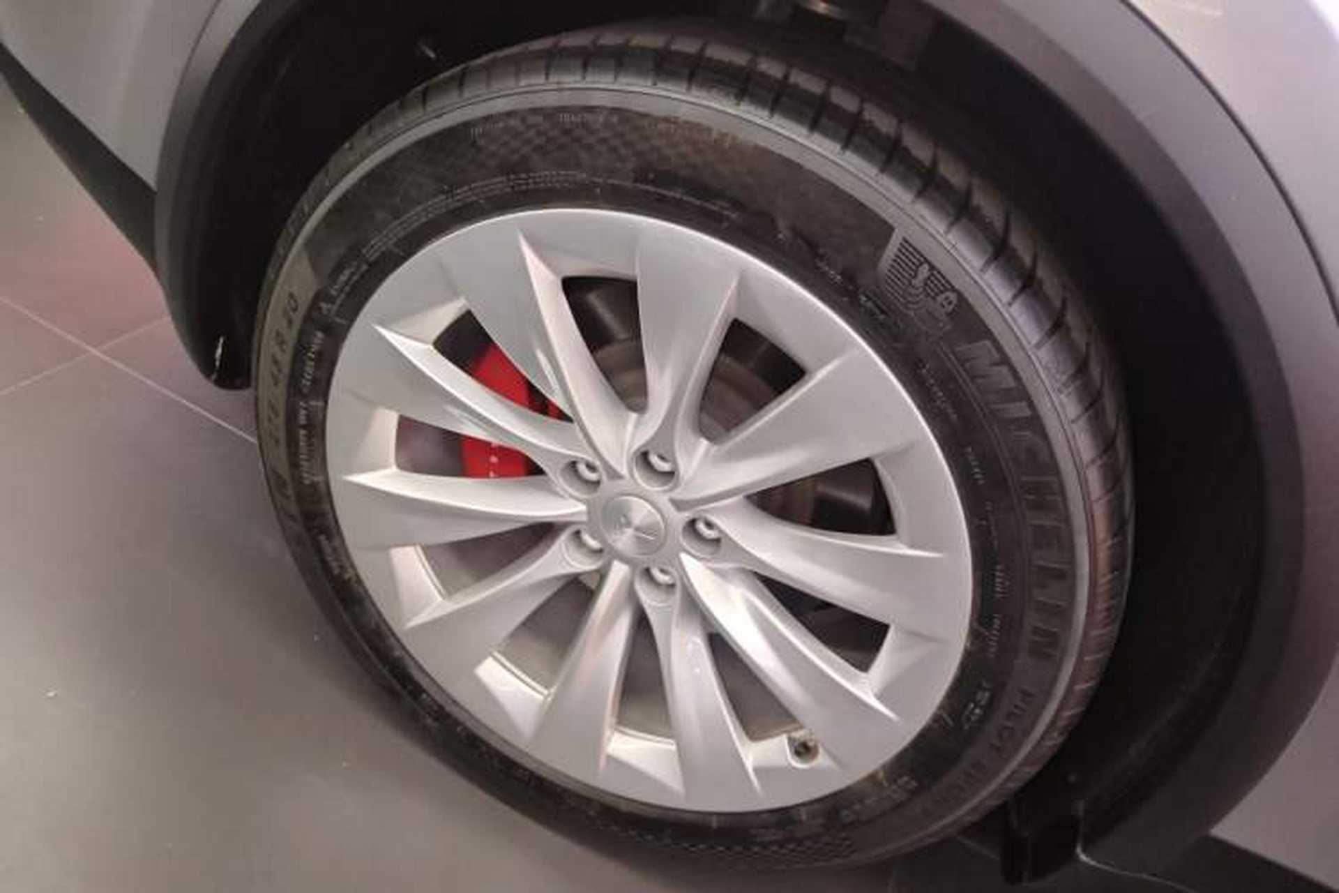 Used Tesla Model X 2017 X 100D Long Range Edition Right Rear Wheel Hub