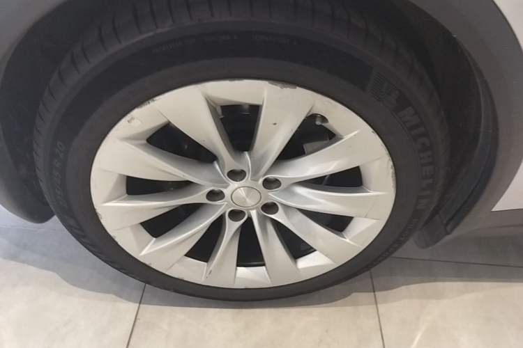 Used Tesla Model X 2017 X 100D Long Range Edition Right Rear Wheel Hub